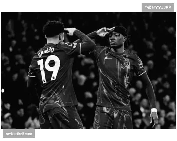 马杜埃凯对阵狼队表现出色 右路进攻成为战术重点